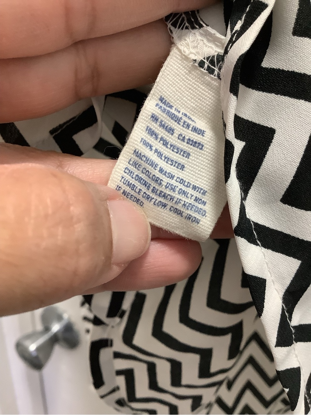 American Eagle Outfitters Black & White Chevron Button-Down Shirt - Picture 8 of 9